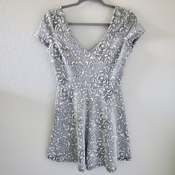 Forever 21 Dresses & Skirts - F21 floral 3D print skater mini dress